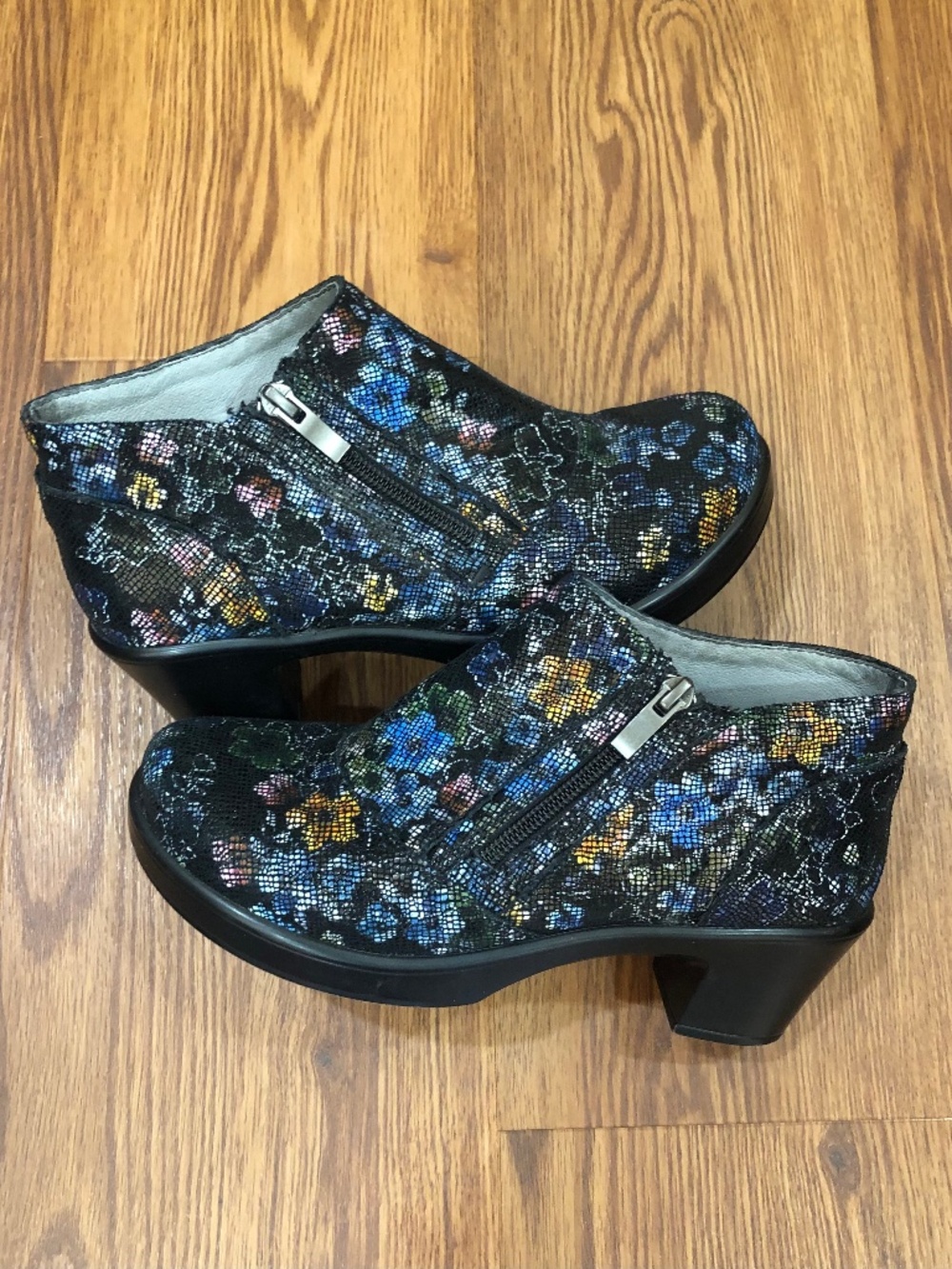 Alegria Colorful Floral with Black Size 36
